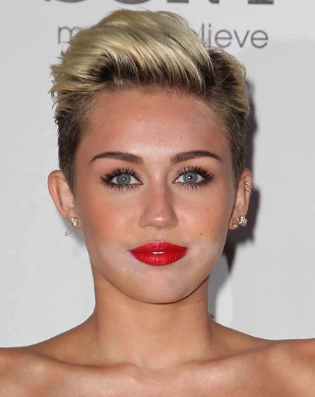 Miley Cyrus licked off her make-up
