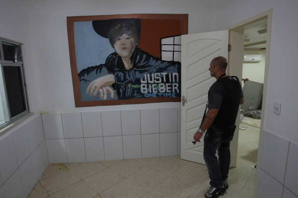 Justin Bieber painting
